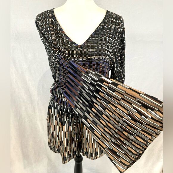 Blush Boutique long sleeve open back geometric print romper size large - Picture 1 of 9